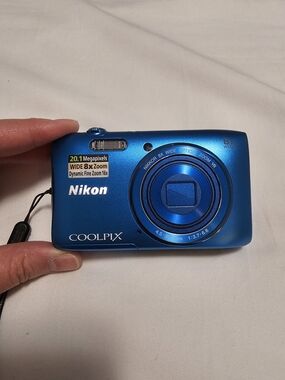 Nikon COOLPIX S3600 Compact Digital Camera - Blue